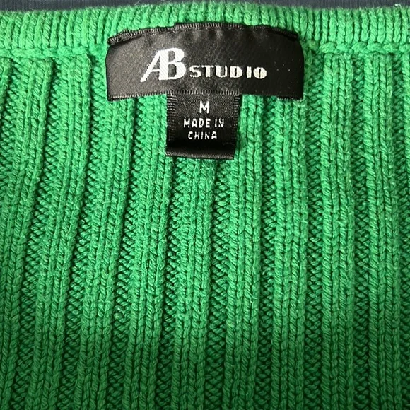 Women’s Medium, Green Knit Sweater, M, 3/4 Sleeve - Picture 3 of 4